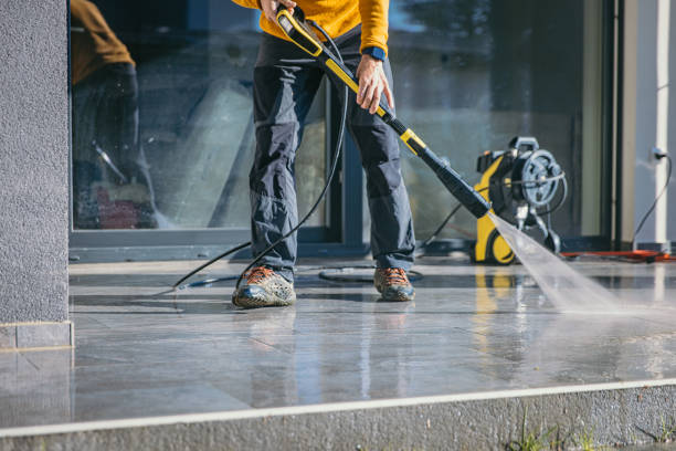 Best Pool Deck Cleaning  in Delano, CA
